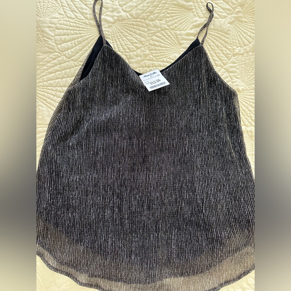 Women’s tank size medium